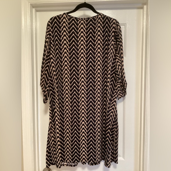 Delirious Navy and Cream Geometric Dress, 3X - Picture 5 of 6